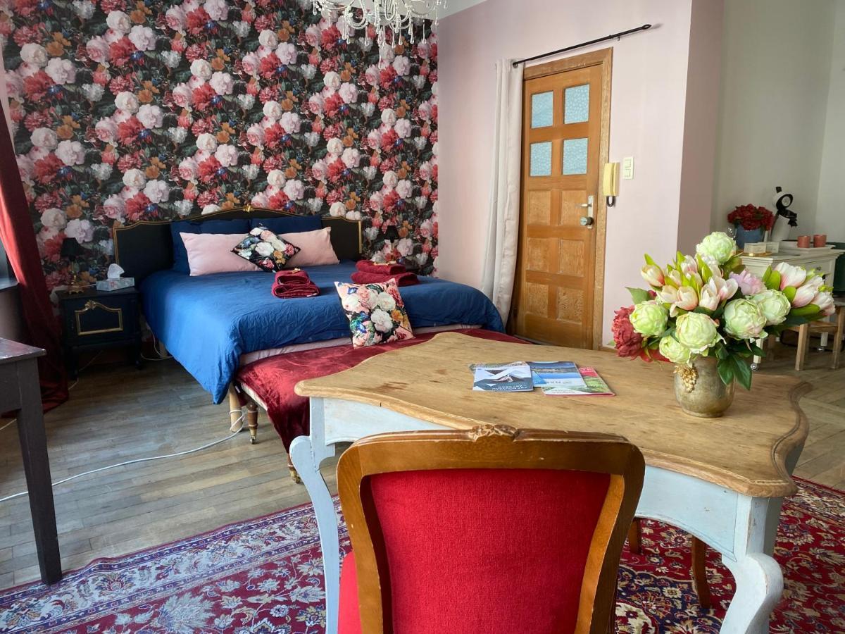 The Pink Studio - Exceptional Location In City Center - Unique & Elegant Appartement Namen Buitenkant foto