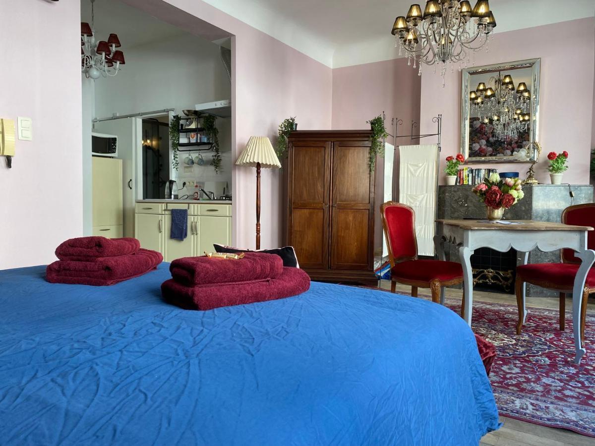 The Pink Studio - Exceptional Location In City Center - Unique & Elegant Appartement Namen Buitenkant foto